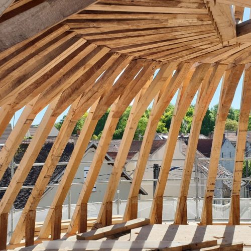 Charpente en chêne de l'église de chauconin Vimoutiers - Rastauration du patrimoine bâti français - Bois 2 Bout charpente (4)